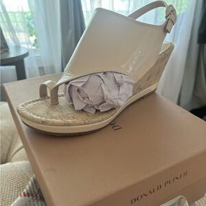 Donald pliner new in box women size 7.5 off white wedge shoe